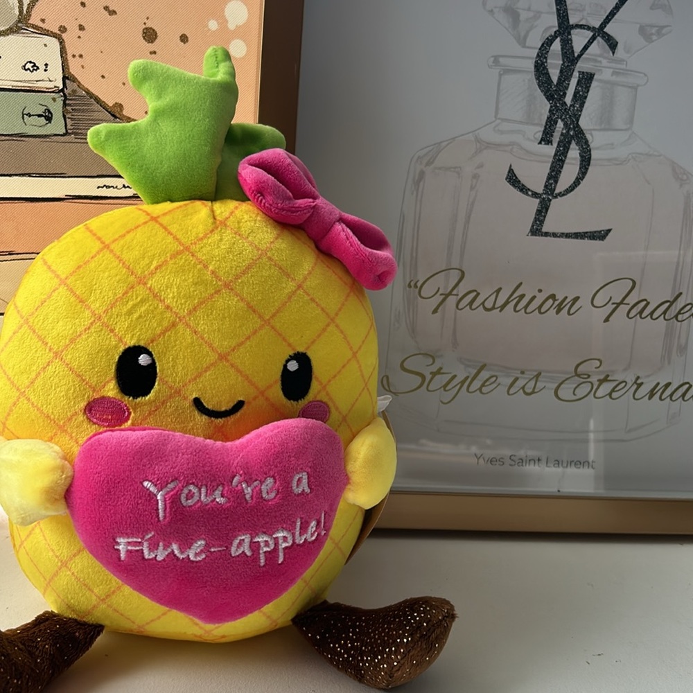 NWT pineapple ❤️ Yummy doll